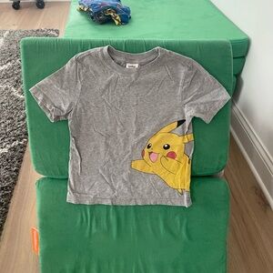 Hanna Andersson Gray T-Shirt with Pikachu Design
